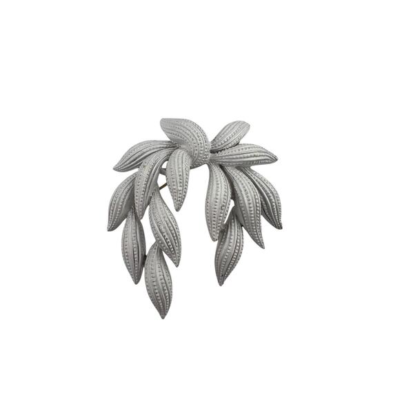 Vintage Crown Trifari White Enamel Textured Drooping Leaves Brooch - Picture 1 of 5